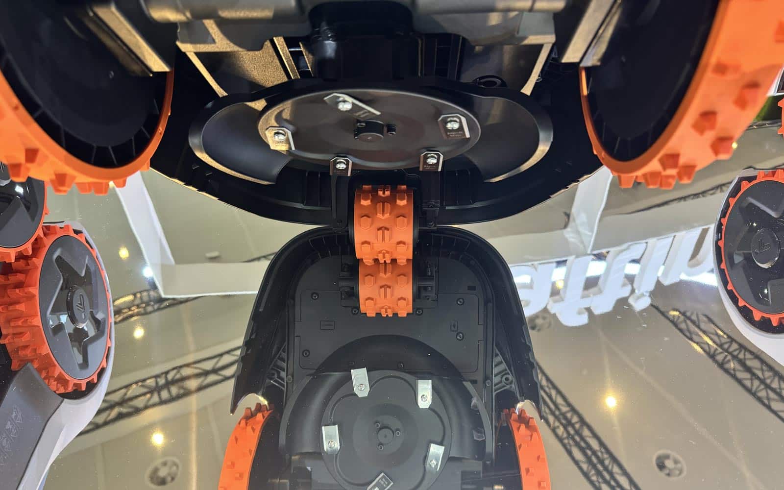 Transmission intégrale AWD du robot tondeuse Segway Navimow i2 AWD