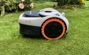 Robot tondeuse Segway Navimow i208 AWD pour jardins en pente jusqu’à 800 m²
