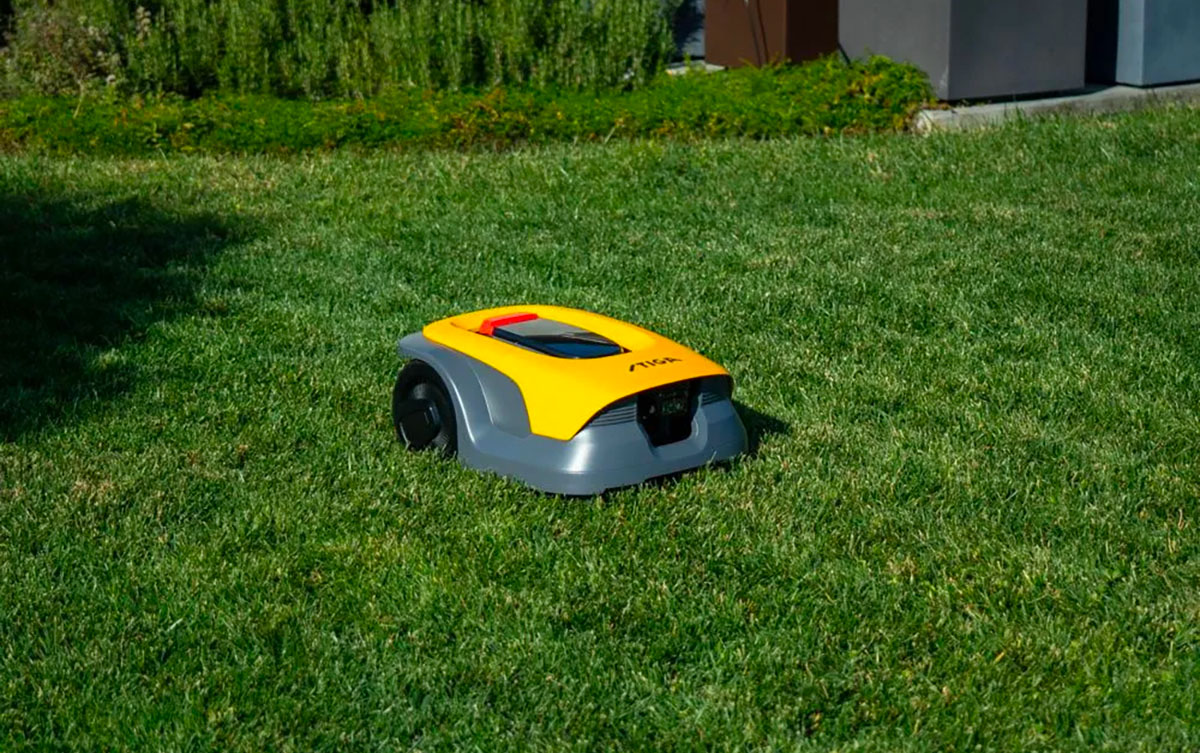 Robot tondeuse Stiga A6V pour les jardins jusqu'à 600 m2