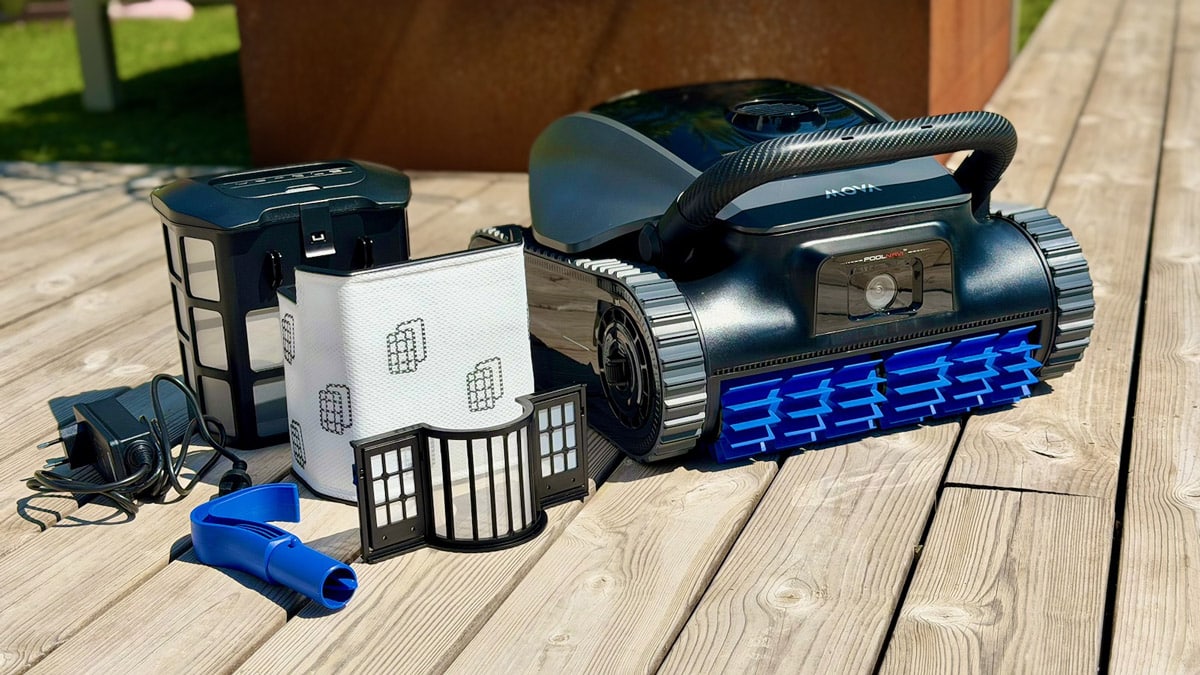 Mova Diver A10 posé sur une terrasse avec ses accessoires