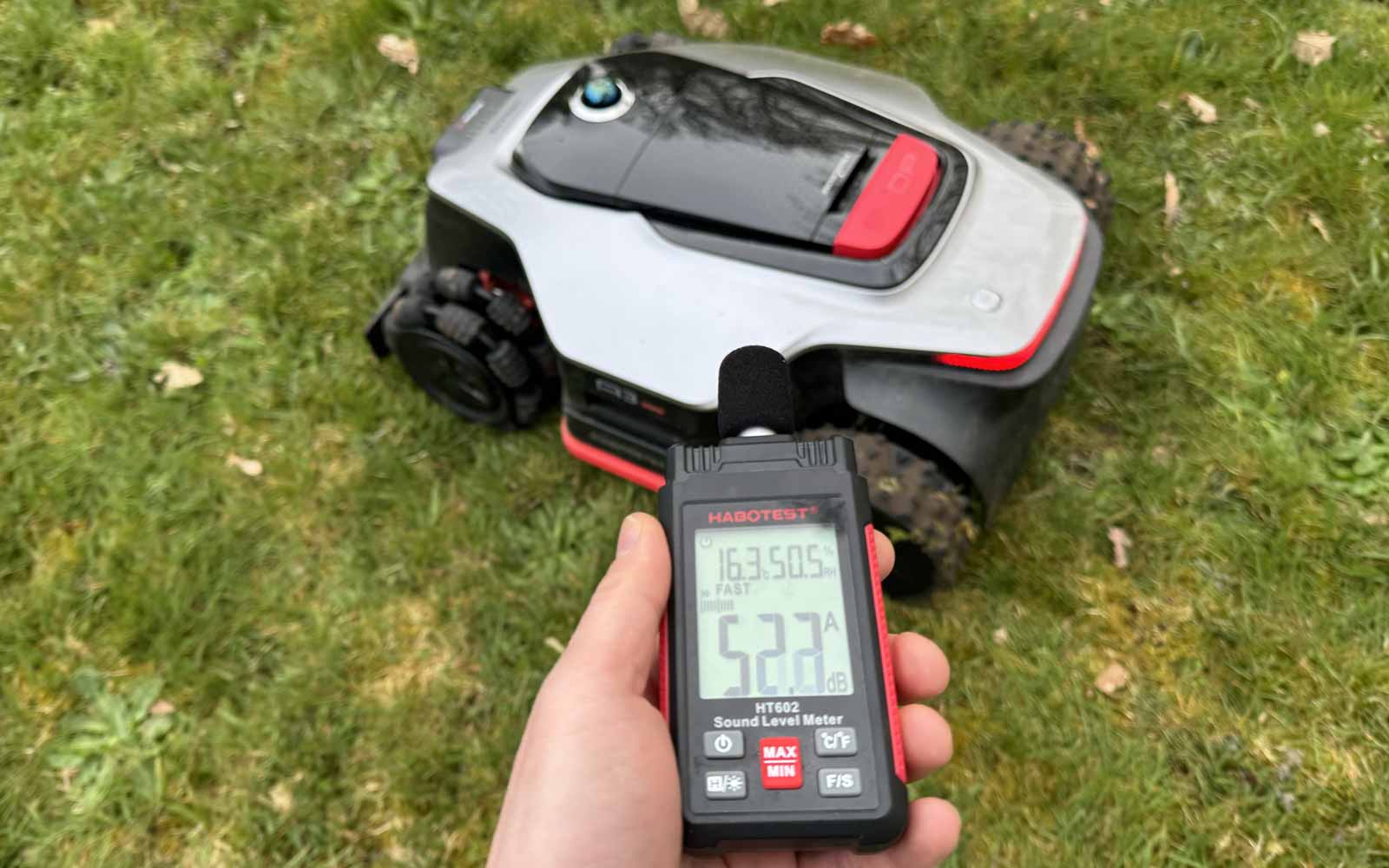 mesure bruit robot tondeuse Dreame A3 AWD sonomètre test