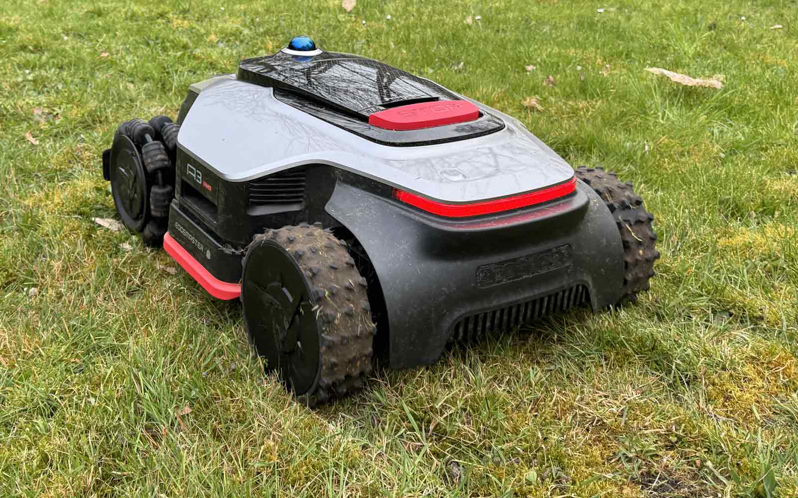 roues arrière robot tondeuse Dreame A3 AWD crantées traction