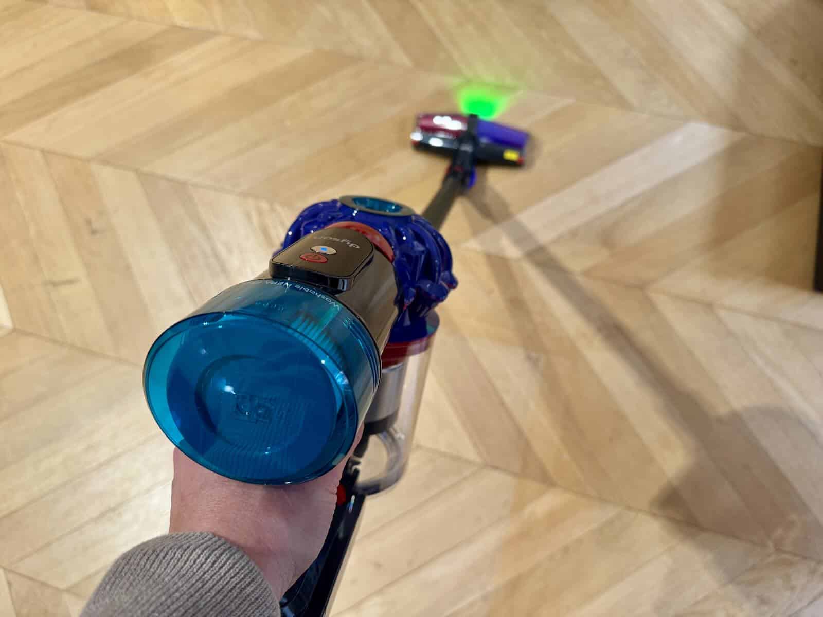 Le Dyson V10 Konical et son éclairage © Labo Maison