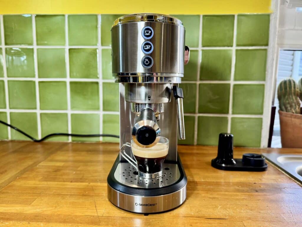 La machine à expresso Lidl Silvercrest SEM 1350 A2 au labo © Labo Maison
