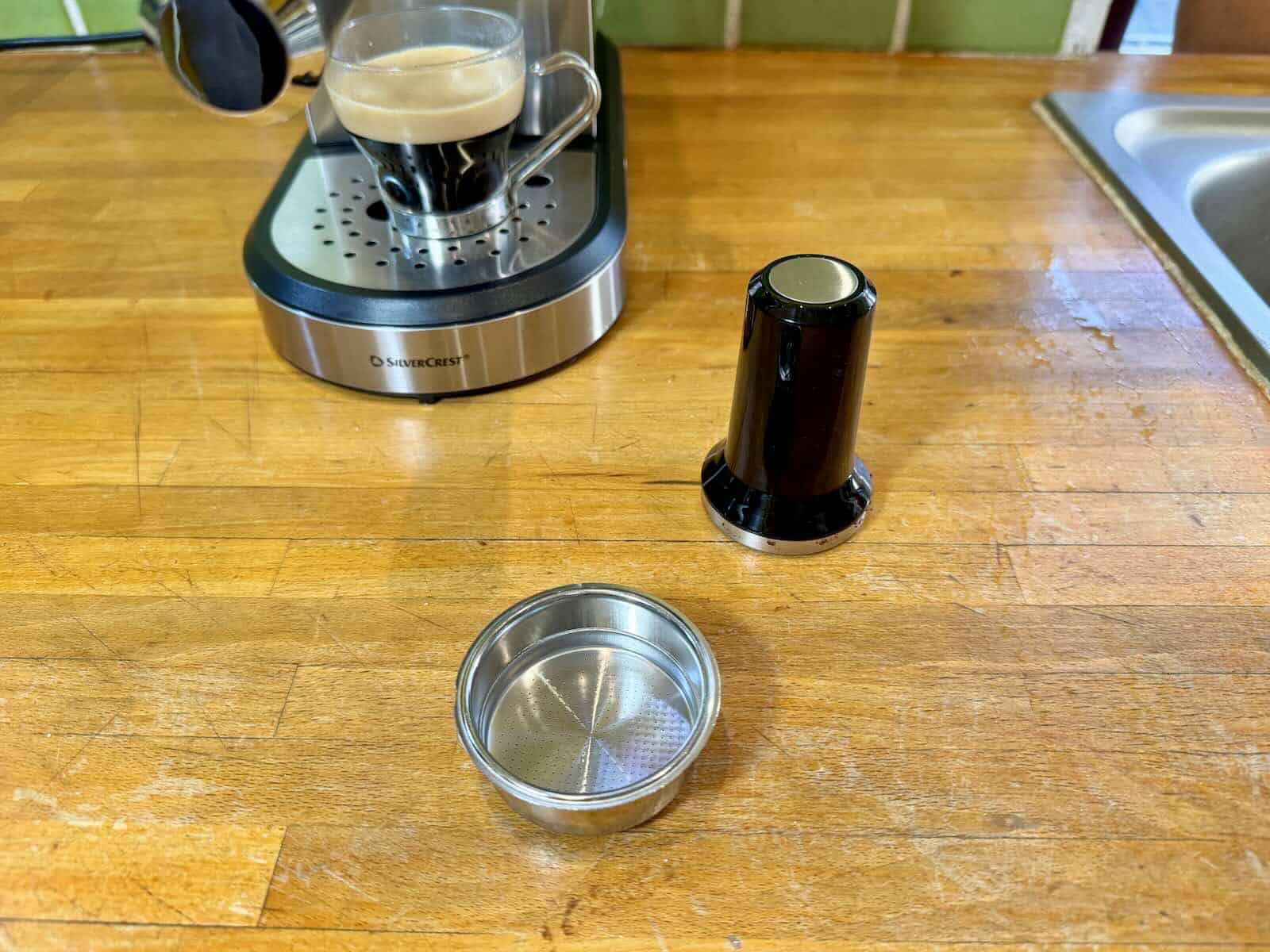 Le tamper de la Lidl Silvercrest Machine à Expresso © Labo Maison