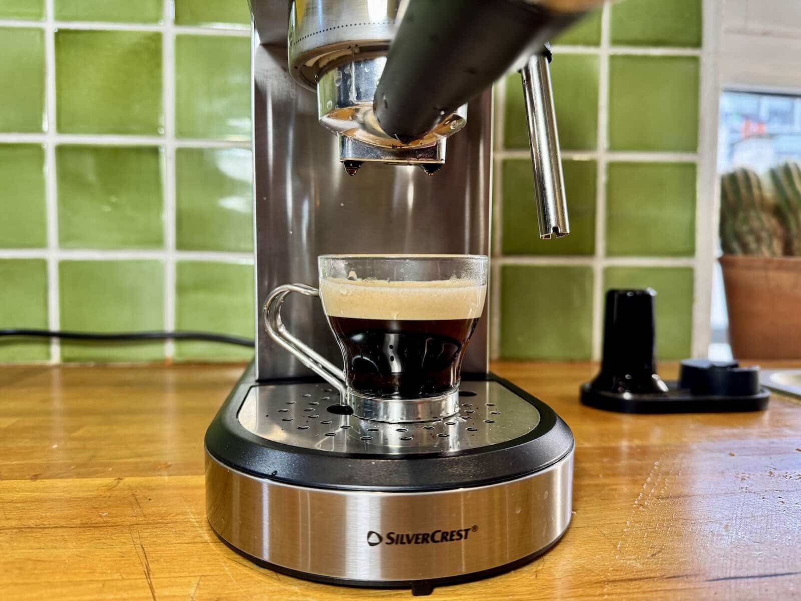 La machine à expresso Lidl Silvercrest SEM 1350 A2 au labo © Labo Maison