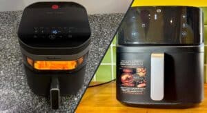 Photographie comparative montrant deux friteuses sans huile posées côte à côte sur un plan de travail de cuisine. À gauche, l'airfryer Moulinex Easy Fry Infrared de couleur noire. À droite, l'airfryer Essentiel B EAF4 Dual Heat, également noir. Les deux appareils sont de face, poignées vers l'avant.