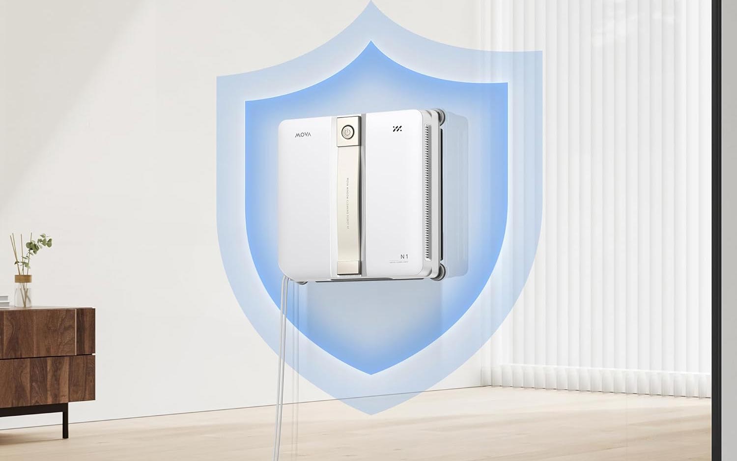 Mova N1 fixé sur une vitre avec aspiration 8000 Pa et corde de sécurité anti-chute