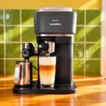 La machine à café à grains semi automatique Philips Baristina Latte © Labo Maison