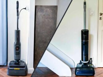 Deux aspirateurs laveurs de sol premium posés côte à côte sur un sol en parquet : le Roborock F25 Ultra à gauche et le Dreame H15 Pro Heat à droite.