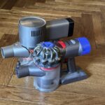 Comparaison du bloc moteur du Xiaomi Vacuum Cleaner G30 Max face au Dyson V8