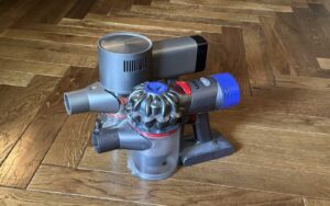 Comparaison du bloc moteur du Xiaomi Vacuum Cleaner G30 Max face au Dyson V8