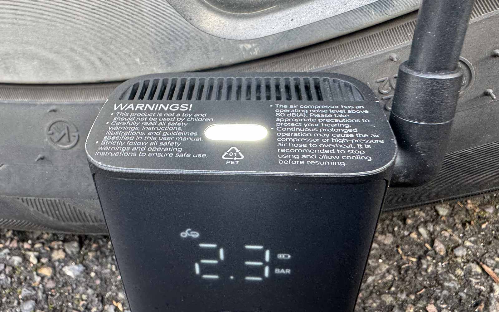 Détail de la LED d’éclairage sur le dessus du compresseur Xiaomi Mijia Compact