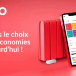 Application mobile et boîtier connecté Tiko sur fond rouge avec le slogan "Faites le choix des économies aujourd'hui", la technologie derrière le service Mon Pilotage Elec d'Engie.