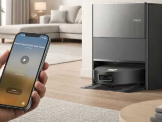 Aspirateur robot Dreame compatible Matter contrôlé depuis l’application Maison Apple sur iPhone dans un salon moderne