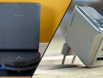 Ecovacs Deebot T90 Pro Omni à gauche du chargeur Anker USB‑C 100 W