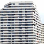 Immeuble de logements sociaux concerné par la sortie du chauffage au gaz en France