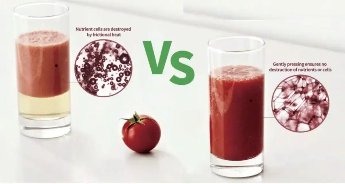 Photo de comparaison de deux verres de jus de fruits