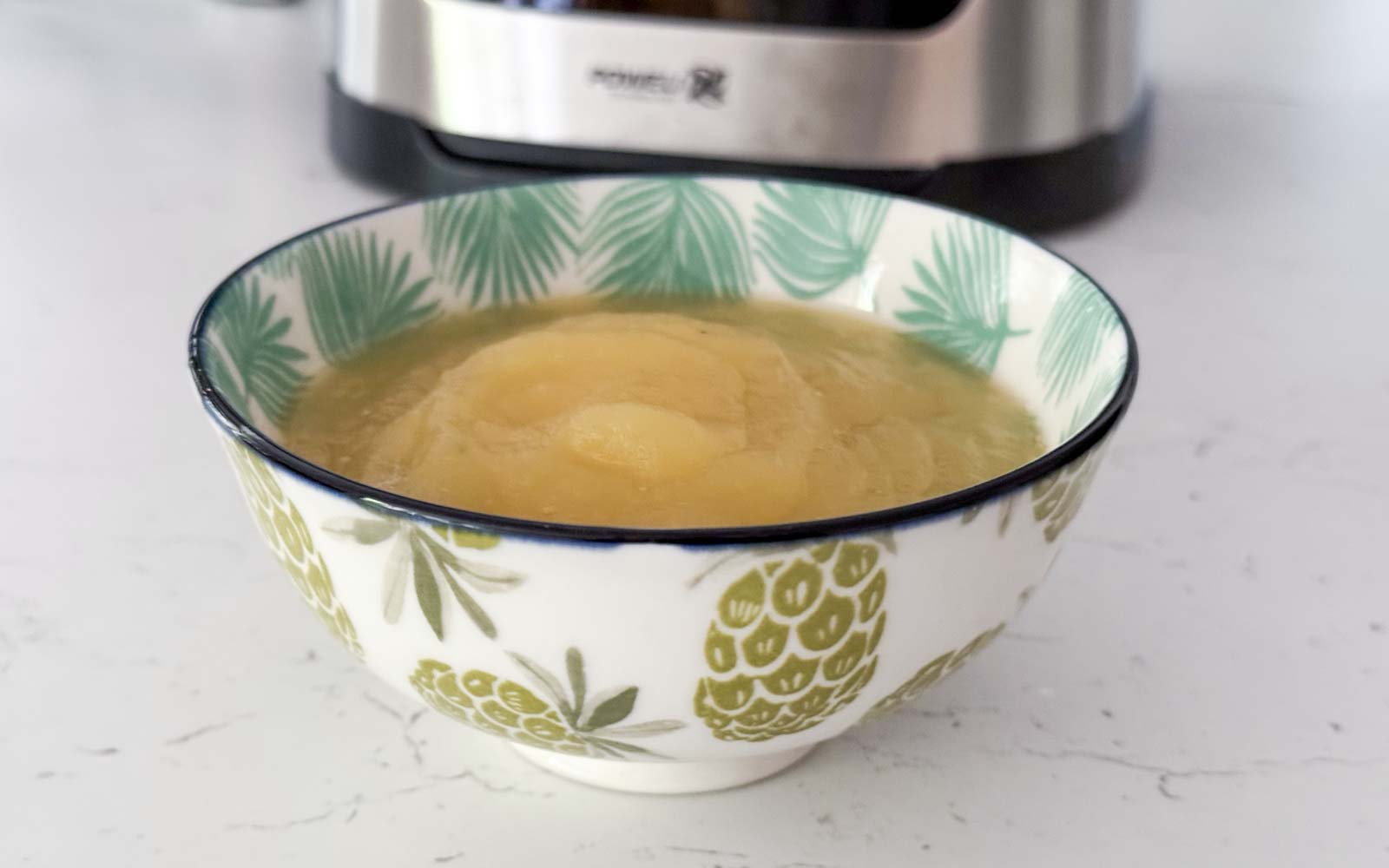 Compote de pommes maison lisse réalisée avec le Moulinex Perfectmix Cook dans un bol