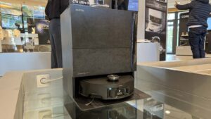 Mova Z70 Ultra Roller Complete dans sa station d'accueil eco-cycle sans sac