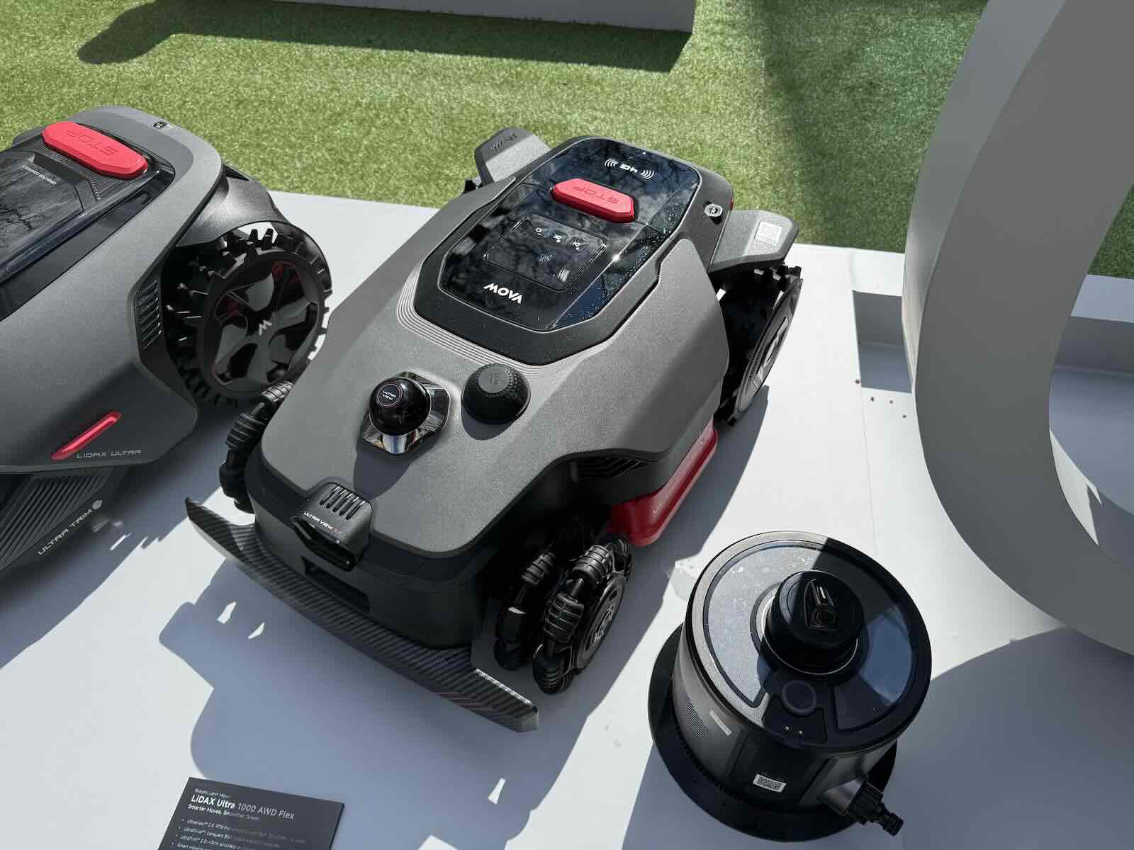 Le robot tondeuse Mova LiDAX Ultra 1000 AWD Flex © Labo Maison