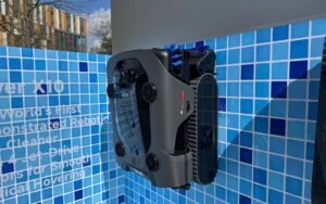 Le robot piscine Mova Rover X10 © Labo Maison