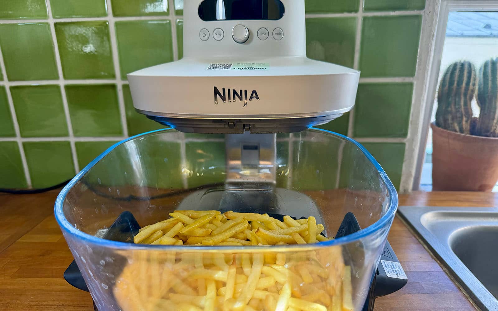 Cuisson de frites surgelées avec le Ninja Crispi Pro © Labo Maison