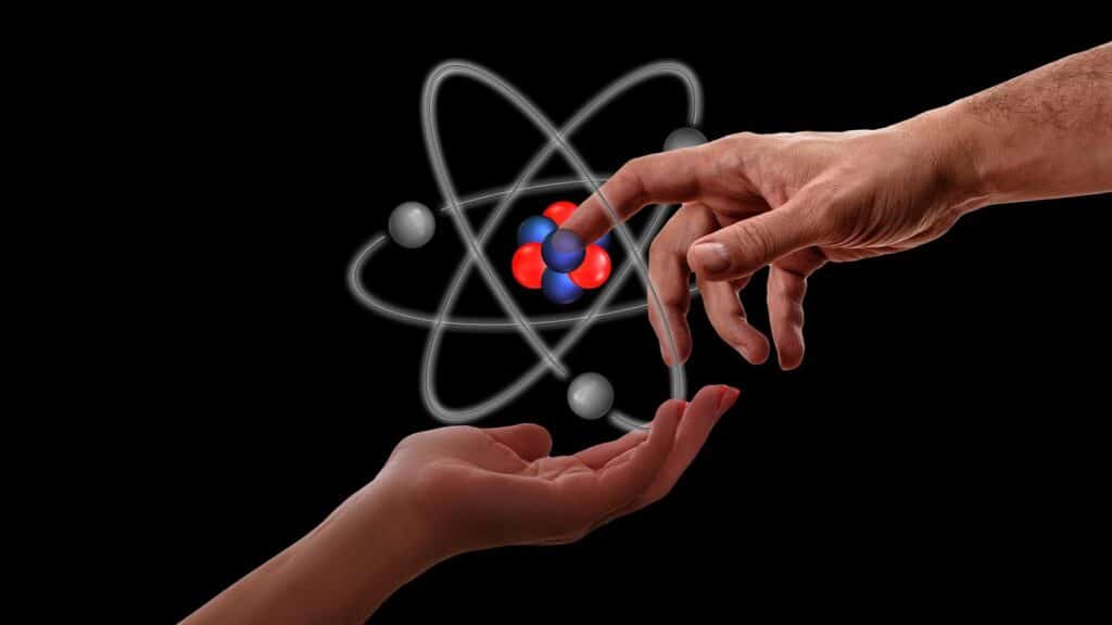 Atome symbolisant la transformation chimique des PFAS en lithium pour batteries lithium-ion par flash fluorination
