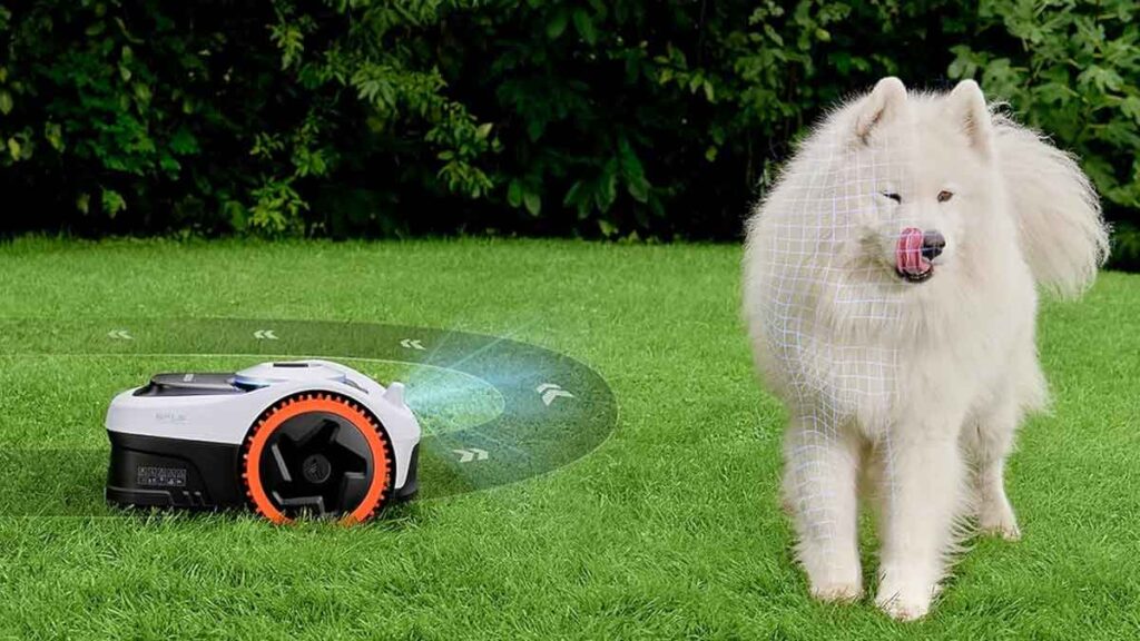 Caméra du système VisionFence sur le robot tondeuse Navimow i205 AWD, capable de détecter les obstacles et animaux grâce à l'IA