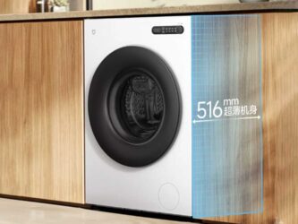 Vue de trois-quarts d'un lave-linge blanc Xiaomi Mijia encastré, avec des lignes de cotation rouges indiquant une profondeur de 516 mm dans un meuble de 600 mm.