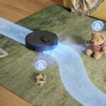 Robot aspirateur Dreame L50 Ultra AE détectant et évitant des obstacles au sol pendant le nettoyage