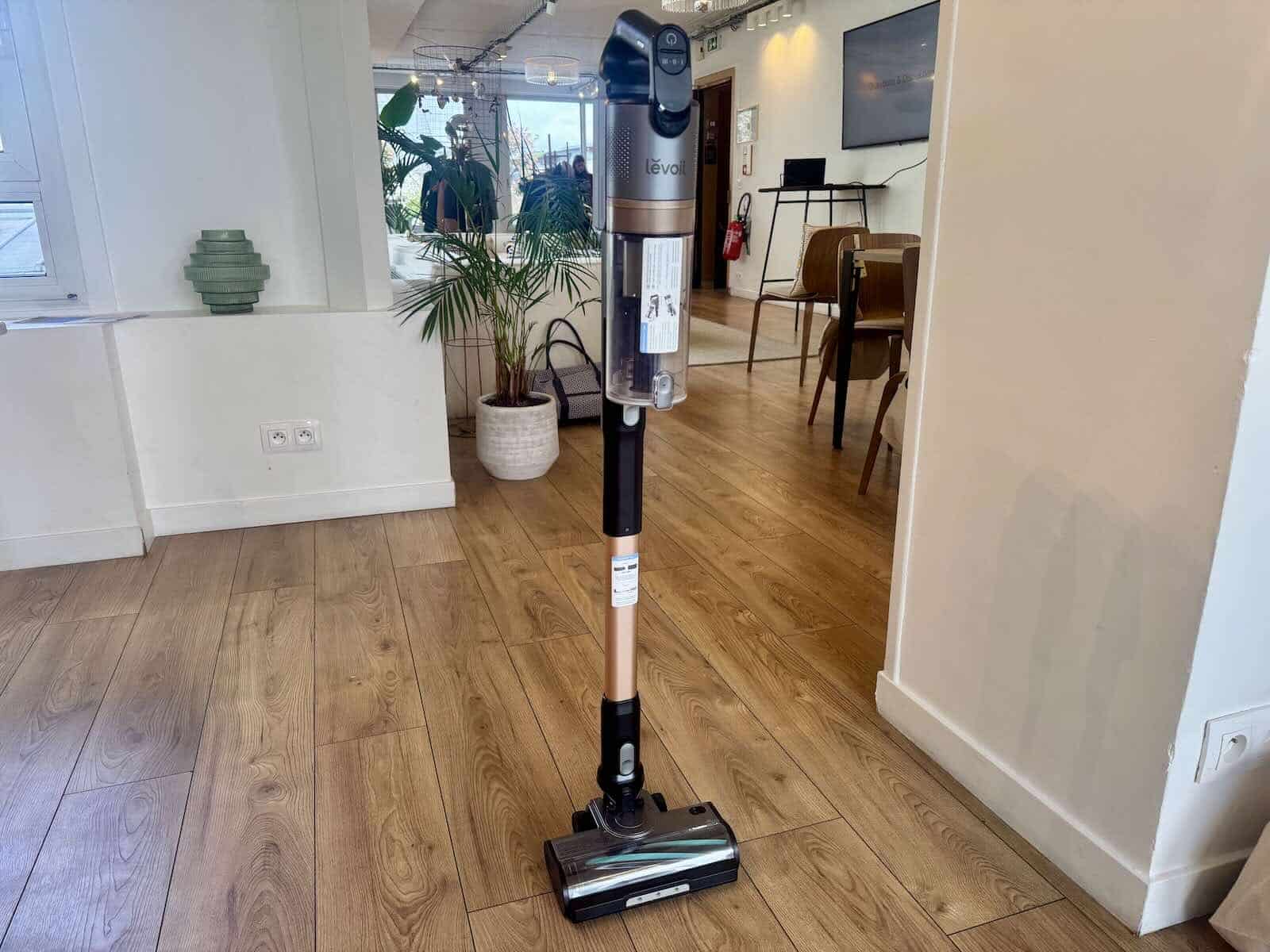 L'aspirateur balai Levoit LVAC 300