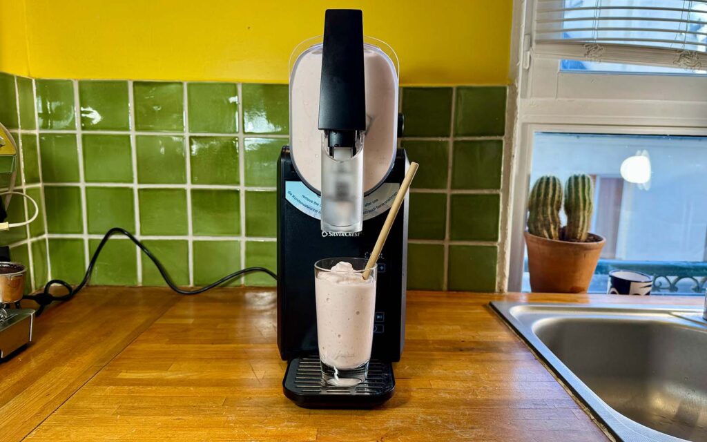 Un milkshake réalisé avec la Lidl Silvercrest machine à granités SSM 220 A1 © Labo Maison