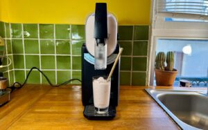 Un milkshake réalisé avec la Lidl Silvercrest machine à granités SSM 220 A1 © Labo Maison