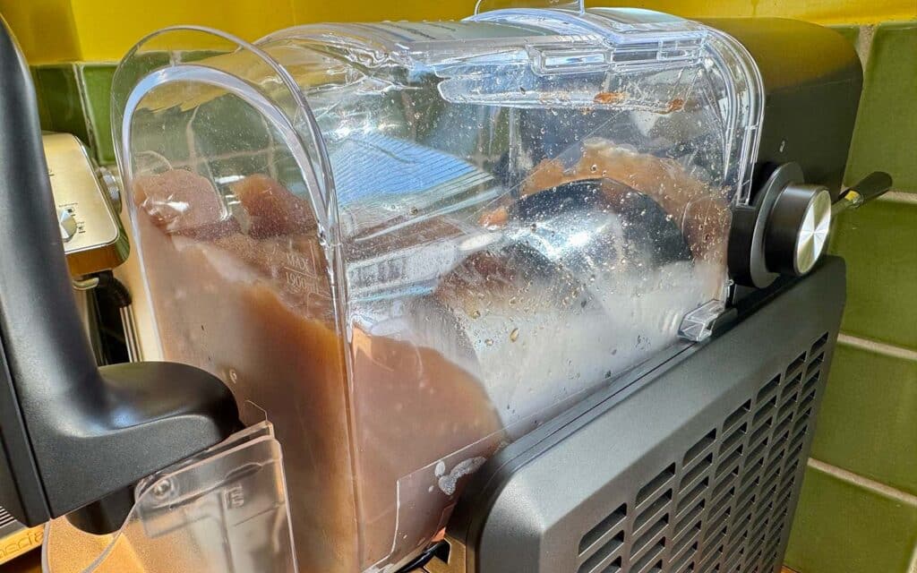 Un granité de cola réalisé avec la Lidl Silvercrest machine à granités SSM 220 A1 © Labo Maison