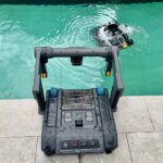 Le robot piscine Mammotion Spino S1 Pro en action © Labo Maison