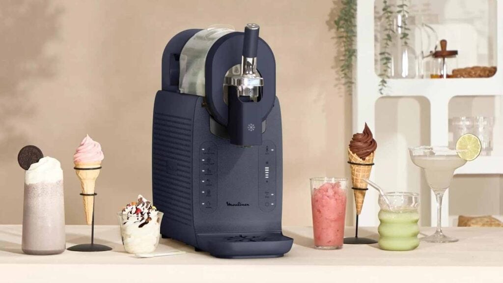Assortiment de desserts glacés, granités, milkshakes et cocktails préparés avec la machine Moulinex Freezi