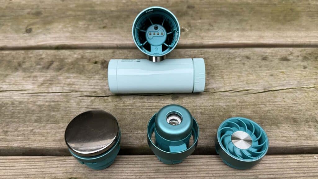 Shark ChillPill accompagné de ses accessoires interchangeables ventilation, brumisation et InstaChill