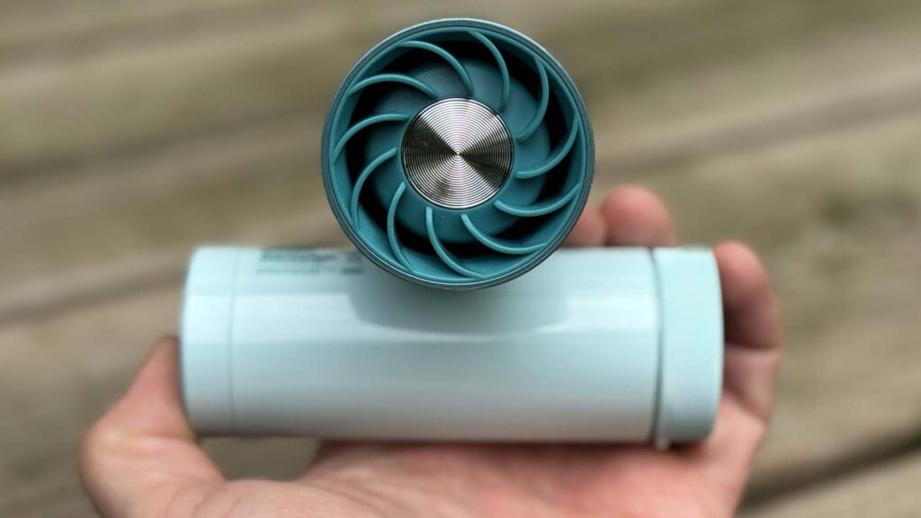 Sortie d’air du ventilateur portable Shark ChillPill en fonctionnement