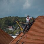 Remplacer les tuiles d'une maison par des tuiles solaires permet de produire de l'énergie verte