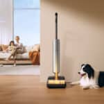 Dreame T15 Pro Heat sur sa base avec autonettoyage et séchage du rouleau