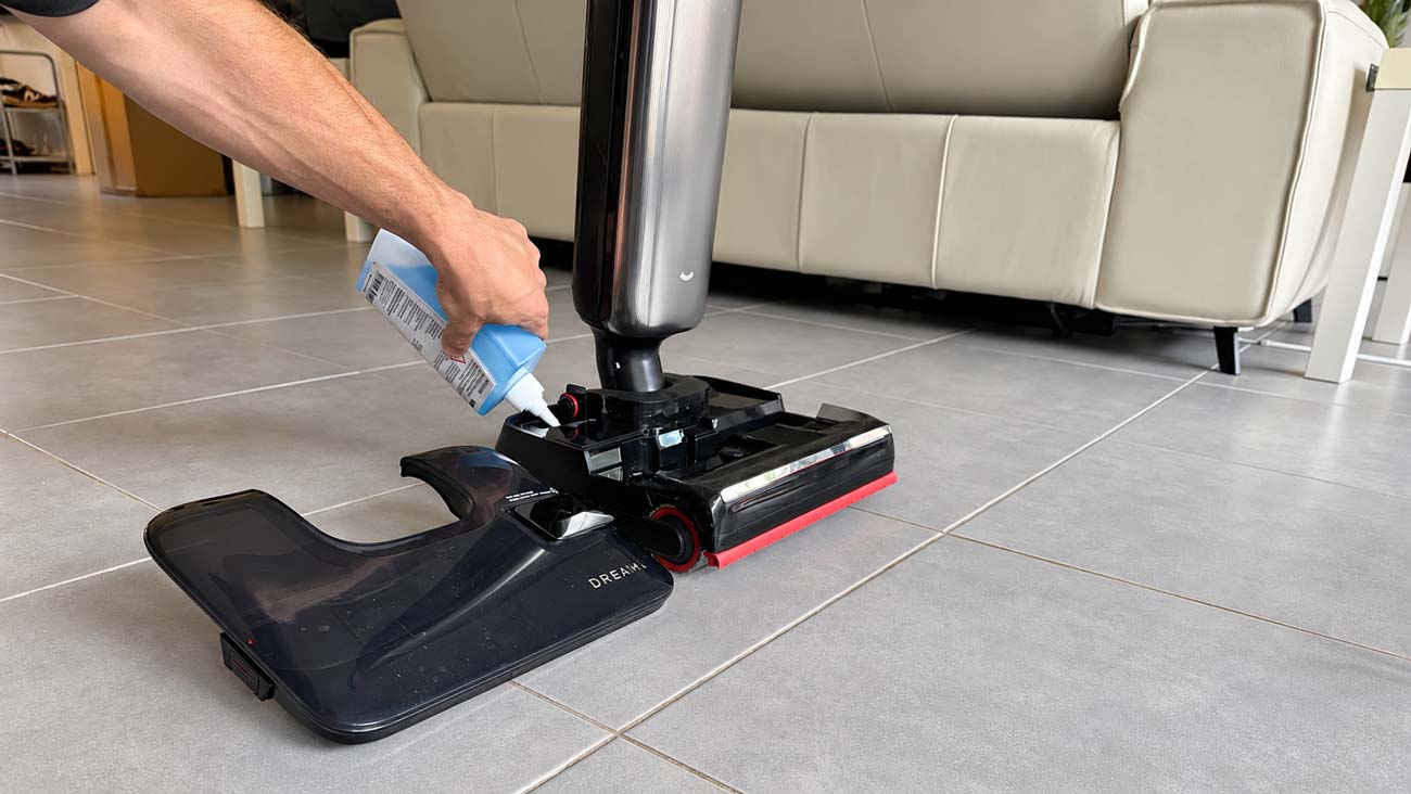 Remplissage du réservoir de détergent du Dreame T16 Pro Heat