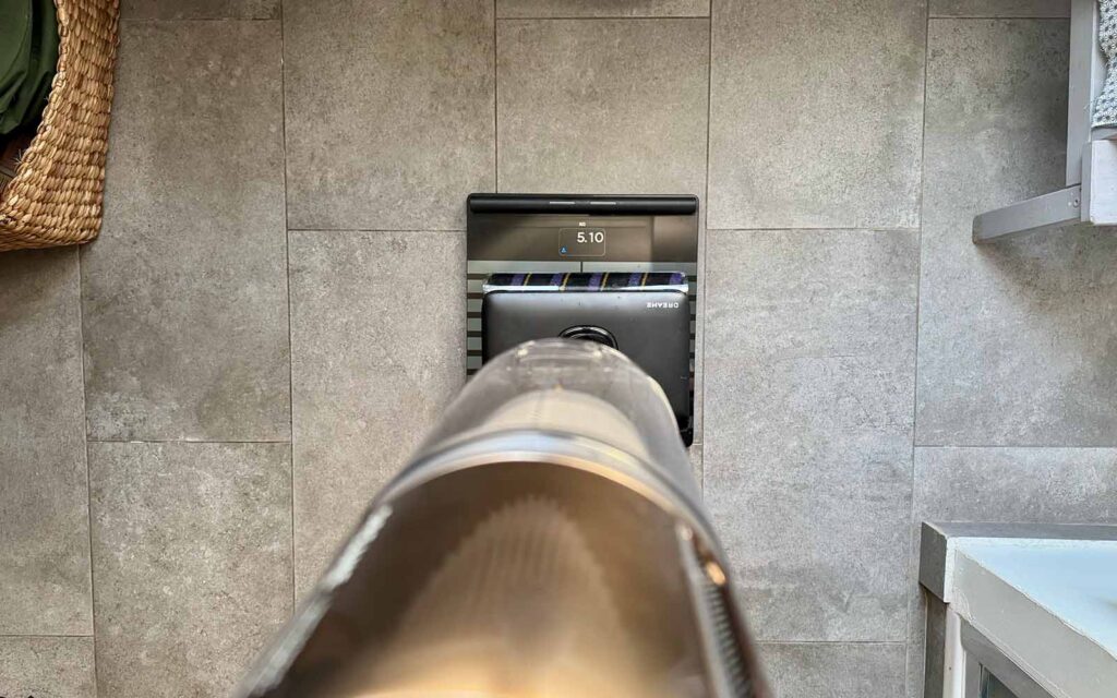 L'aspirateur balai Dreame Z30 Pro Aqua sur la balance © Labo Maison