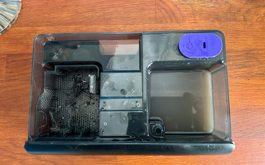 Le réservoir du Dreame Z30 Pro Aqua à nettoyer © Labo Maison