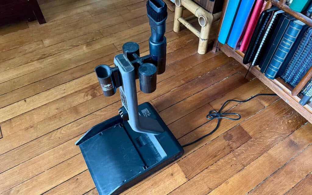 La station nettoyante et séchante de l'aspirateur balai Dreame Z30 Pro Aqua-A © Labo Maison