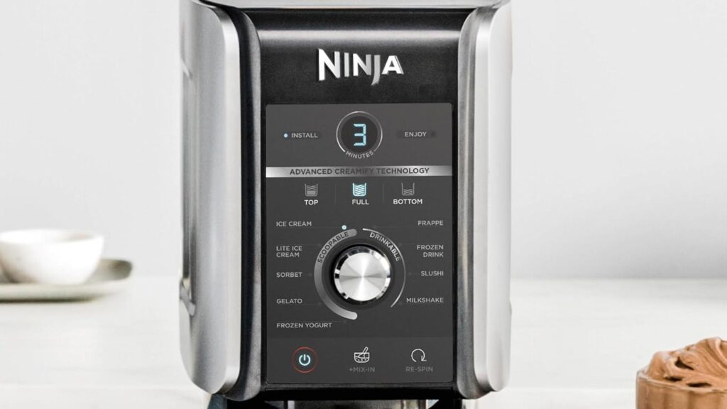 Panneau de commande de la Ninja CREAMi Deluxe NC501EU affichant ses 10 programmes automatiques.