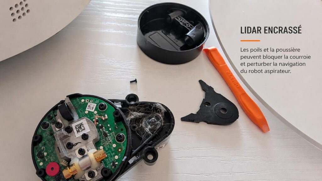 Module LiDAR démonté avec poils et poussière à nettoyer
