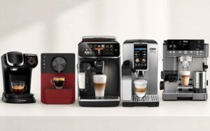 Cinq machines à café en promotion alignées sur un comptoir.