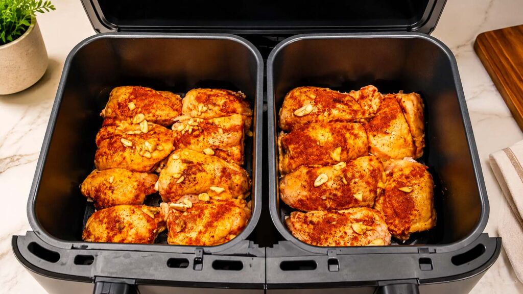 Airfryer cuisson de morceaux de poulet dans le Moulinex Esay Fry XXL © Labo Maison