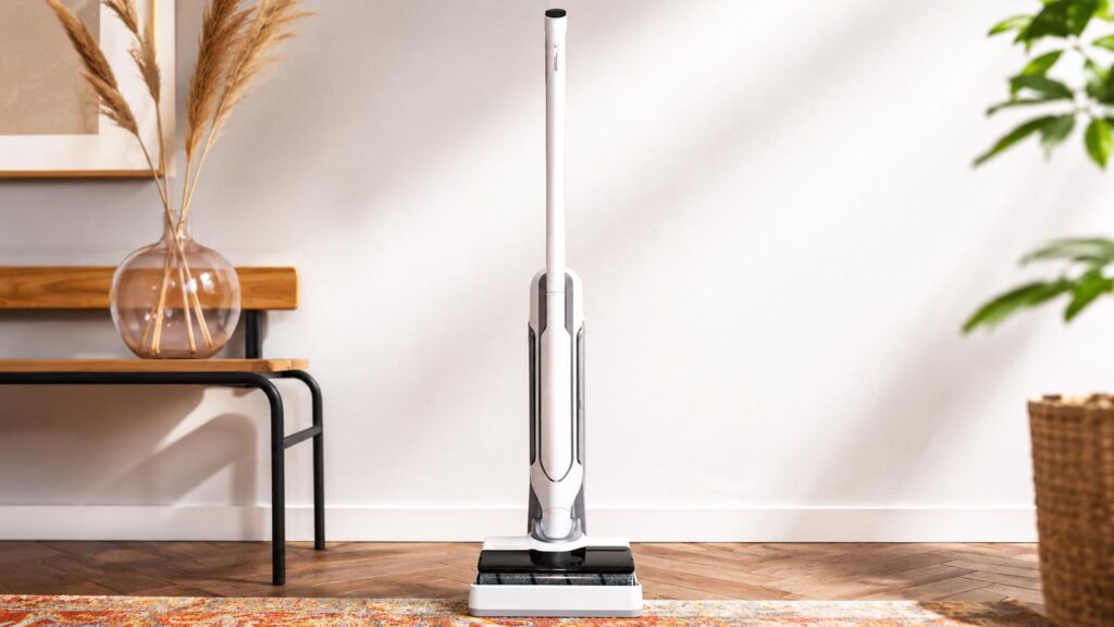Aspirateur laveur Rowenta X-Clean installé sur sa station.